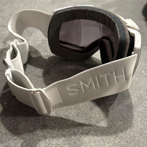 SMITH White Snow Goggles with Dark Lens - Picture 2 of 2